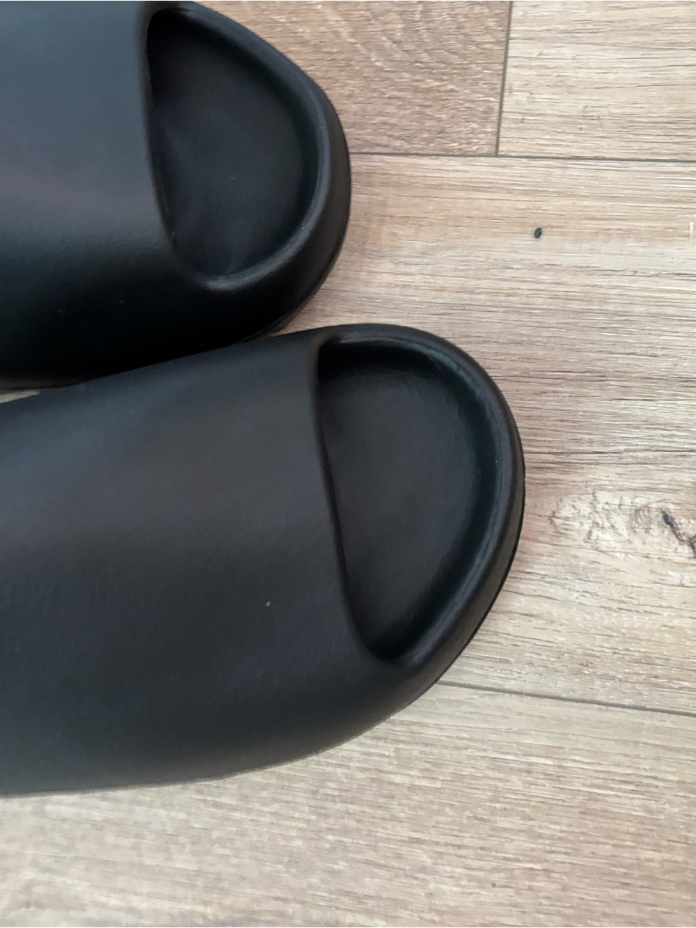 Yeezy Black Slide Sandals - Picture 5 of 5